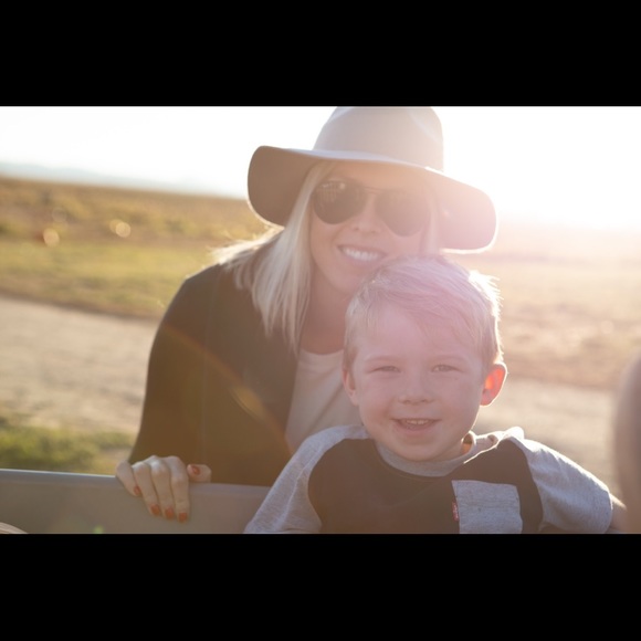 Meet your Posher, Erica - Picture 1 of 1